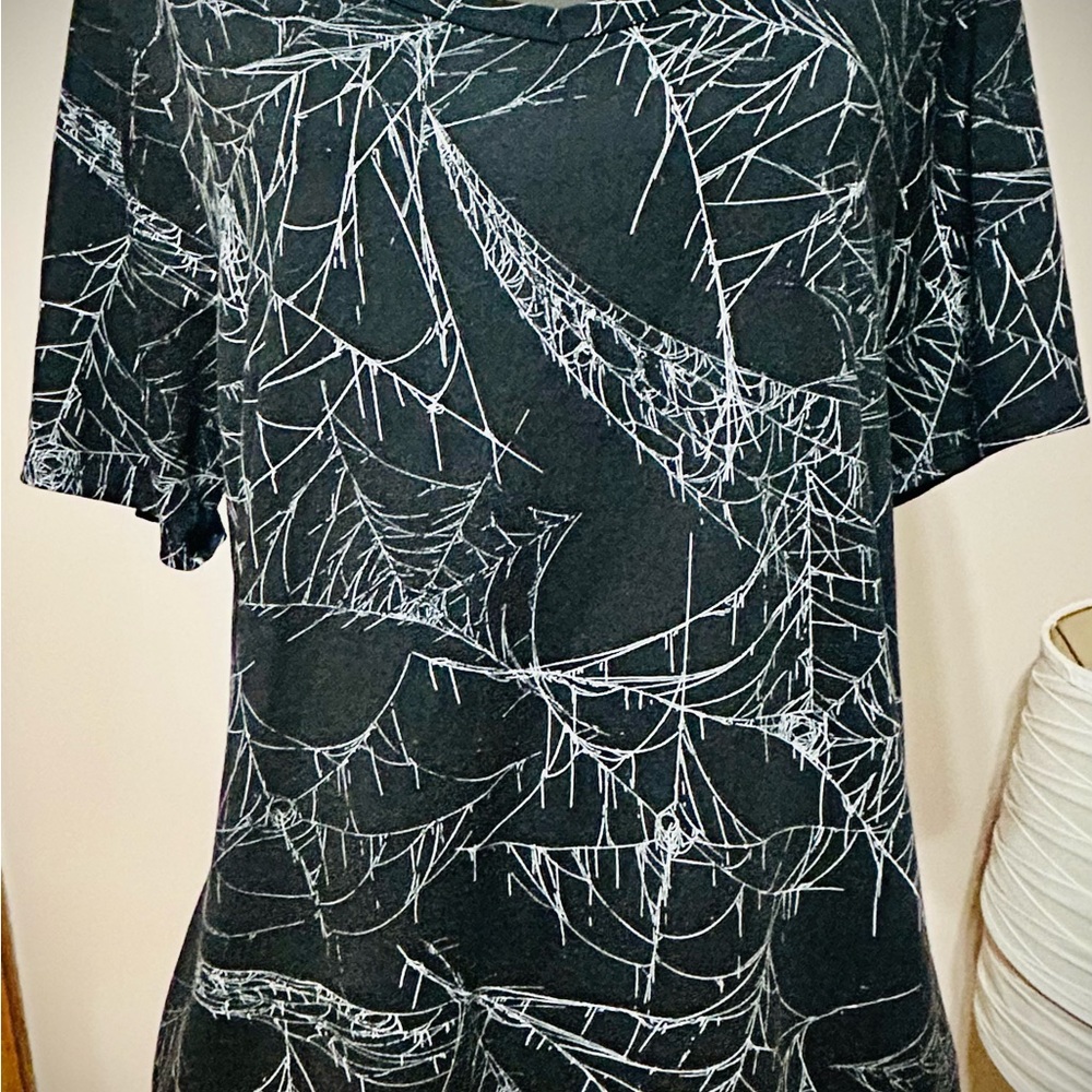 Black and White Spider Web Pattern Short Sleeve Top